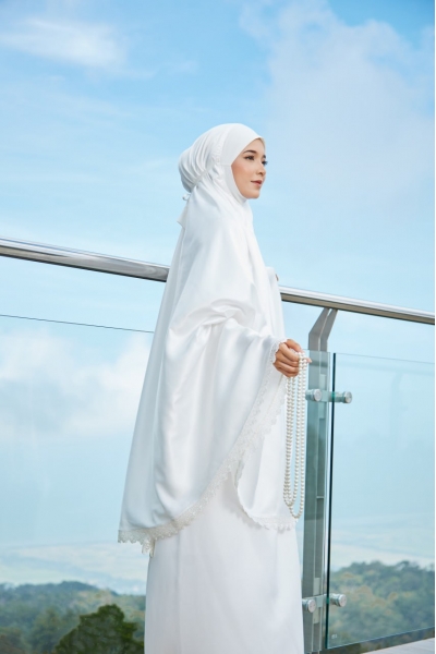 Telekung Meena White